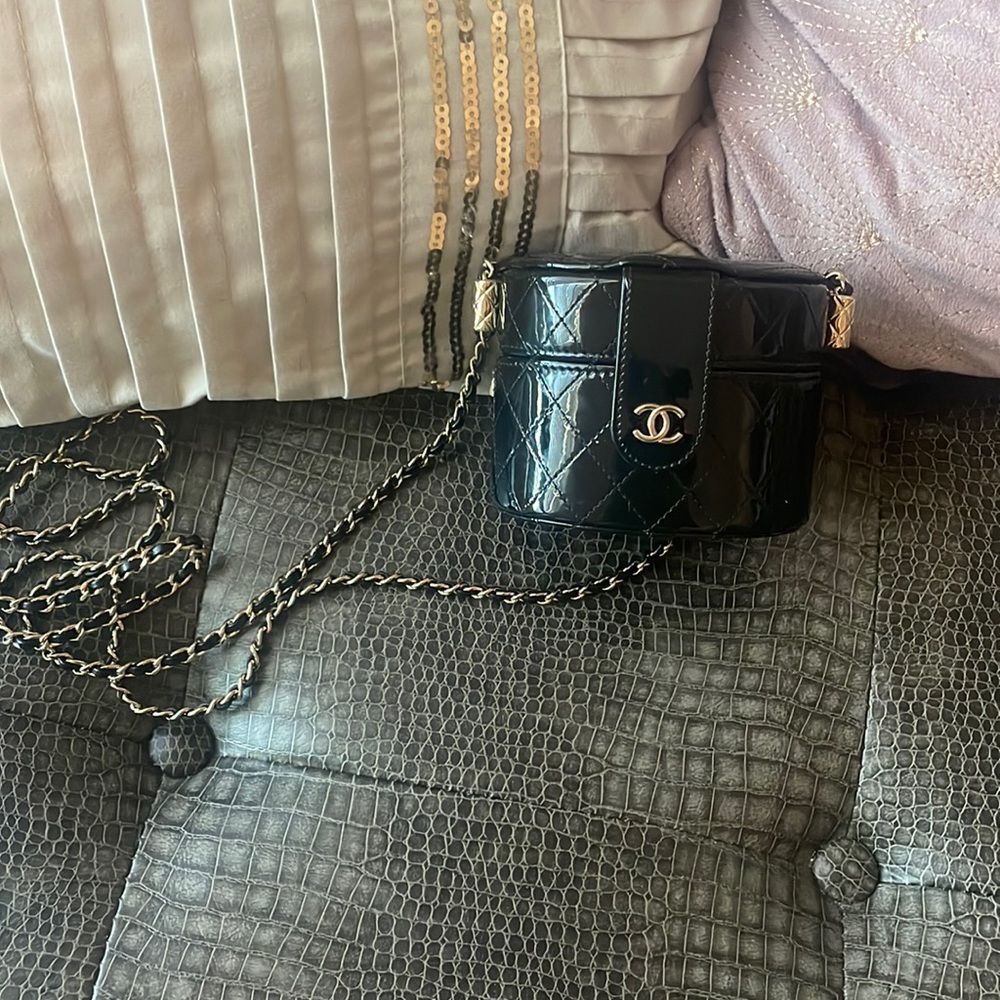 Small authentic chanel vanity case